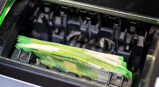 Kredyty, chwil&oacute;wki i pożyczki od znajomych mogą prowadzić do poważnych problem&oacute;w finansowych. Sprawdź, jakie zobowiązania mogą zostać objęte upadłością konsumencką i kiedy warto rozważyć oddłużenie.