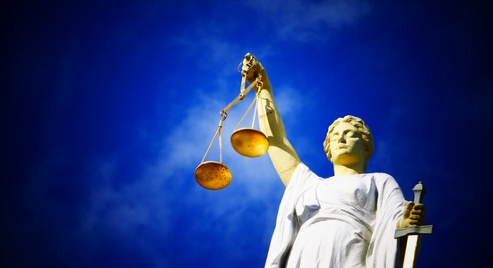 Czy można zbyt długo zwlekać z decyzją o upadłości konsumenckiej? Poznaj błędy, kt&oacute;re najczęściej popełniają osoby zadłużone i sprawdź, kiedy warto zacząć działać.